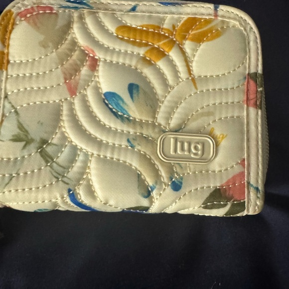 Wallet brand lug to protect your charge cards - Picture 12 of 15